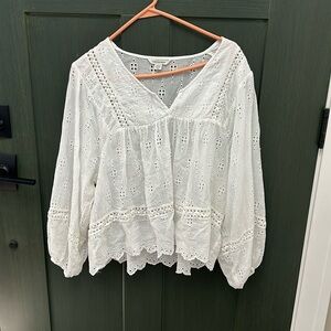 American Eagle white cotton eyelet and crochet blouse. Size M 3/4 puffy sleeves